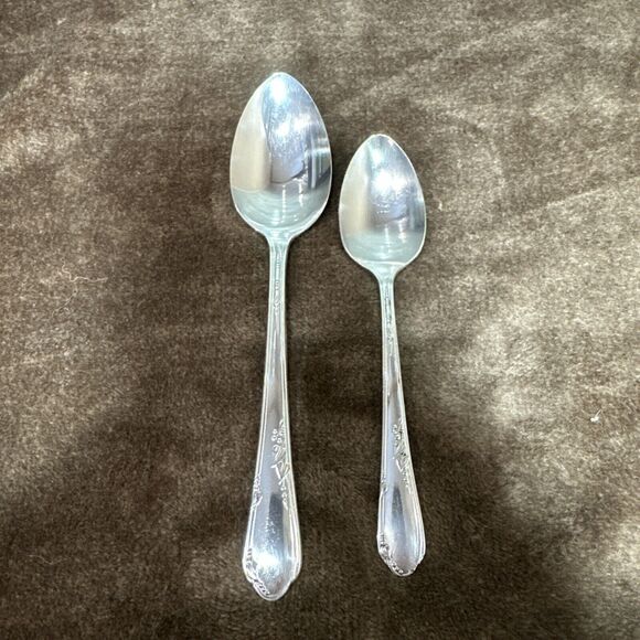 Vtg Wm. A Rogers A1 PLUS Oneida Ltd MEADOWBROOK Replacement Spoons Silver-Plate - Picture 1 of 11